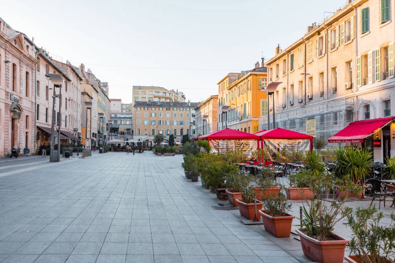 Laverie automatique à proximité du Vieux Port de Marseille pour les locations AirBnB