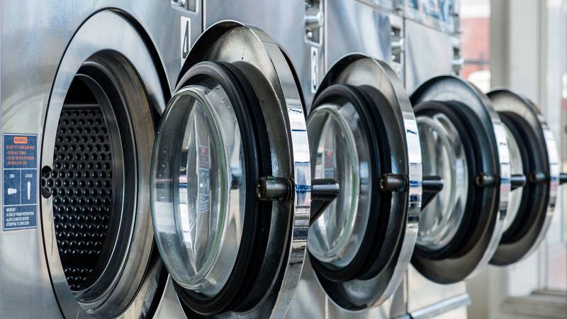 Laver son linge chez soi est-il moins cher que la laverie automatique à Marseille ?